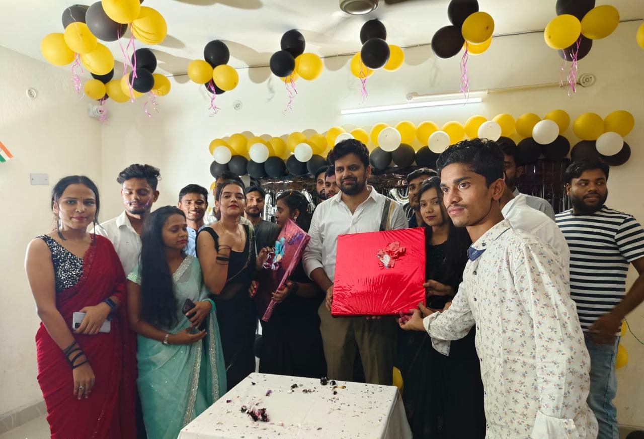 Teachers being presented gifts by students on Teacher's Day
