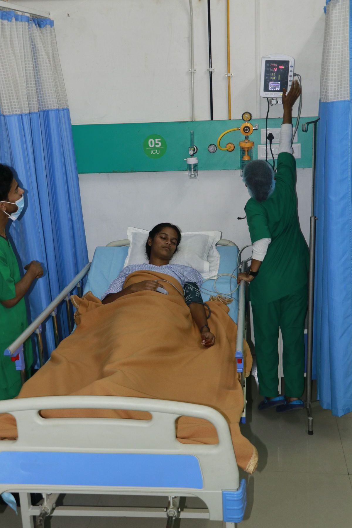 Nursing student checking a patient monitor in the ICU at AHS Global Hospital